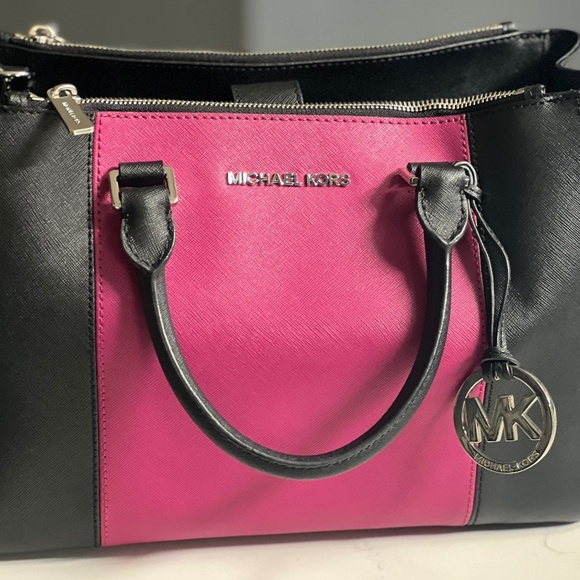 Michael Kors Sutton Center Stripe Satchel - Great condition! - Picture 1 of 2